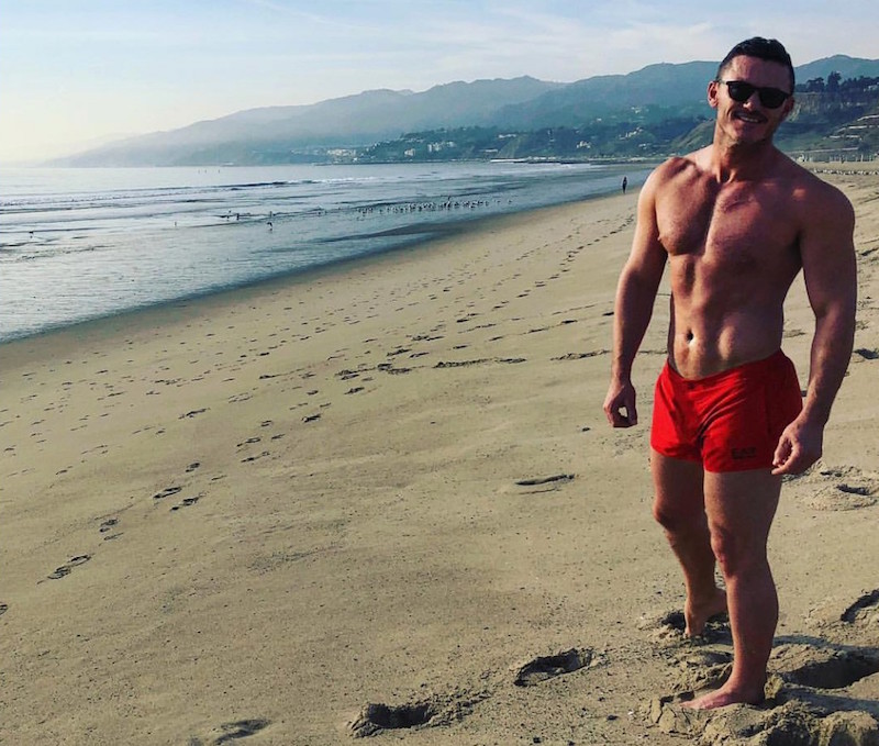 luke-evans-shirtless-everything-right-now-5